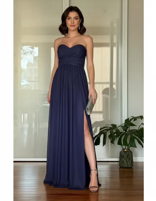 Vestido em Tule e Fenda Azul Marinho de Festa