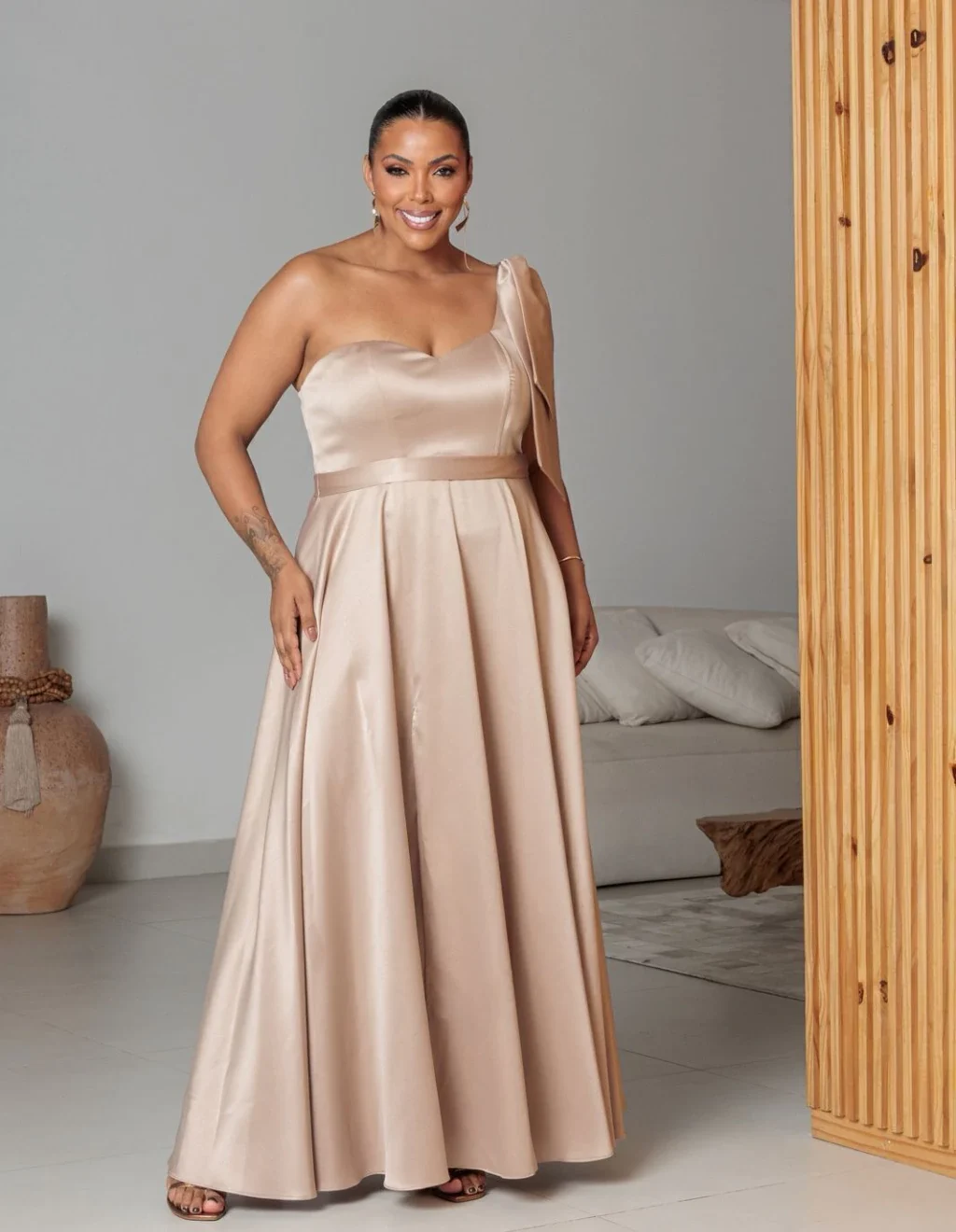 Vestido Modern Glam Nude Dourado de Festa Plus Size