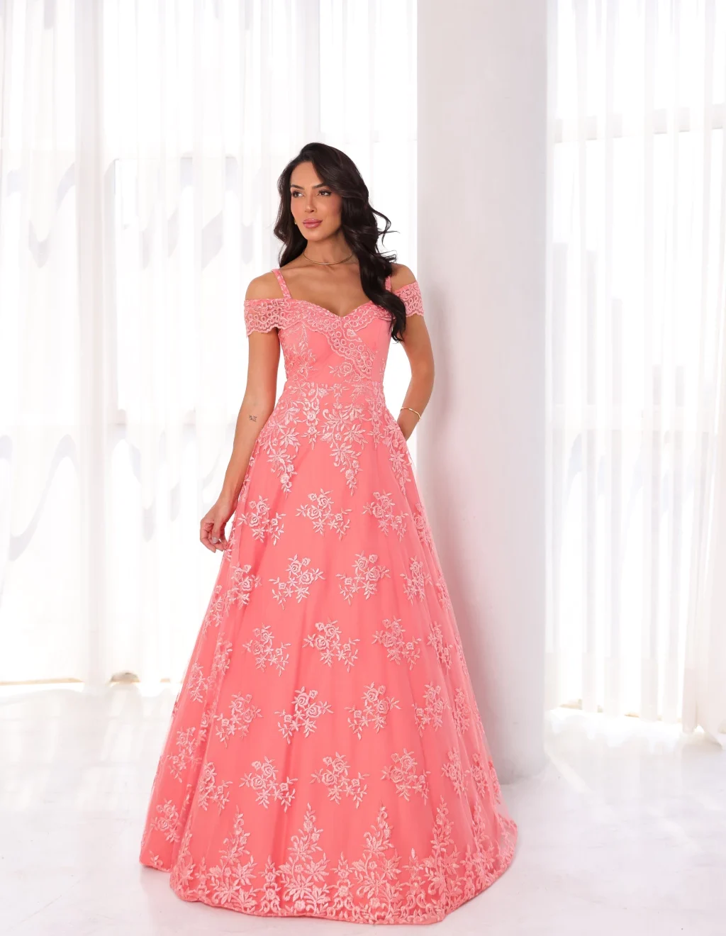 Vestido Longo Coral em Tule de Festa para Madrinhas Mãe do Noivo