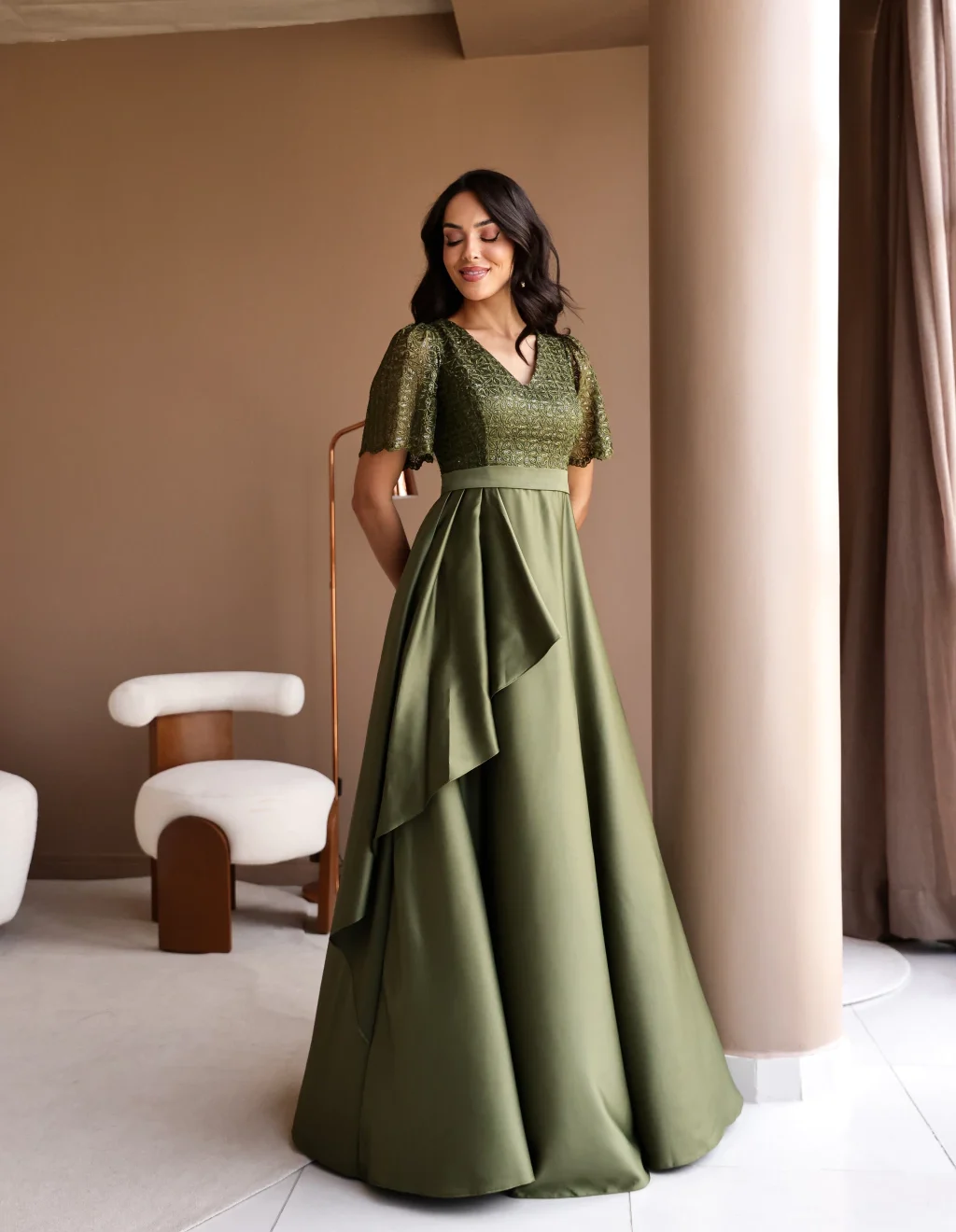 Vestido Clássico em Crepe Satin Verde Oliva de Festa