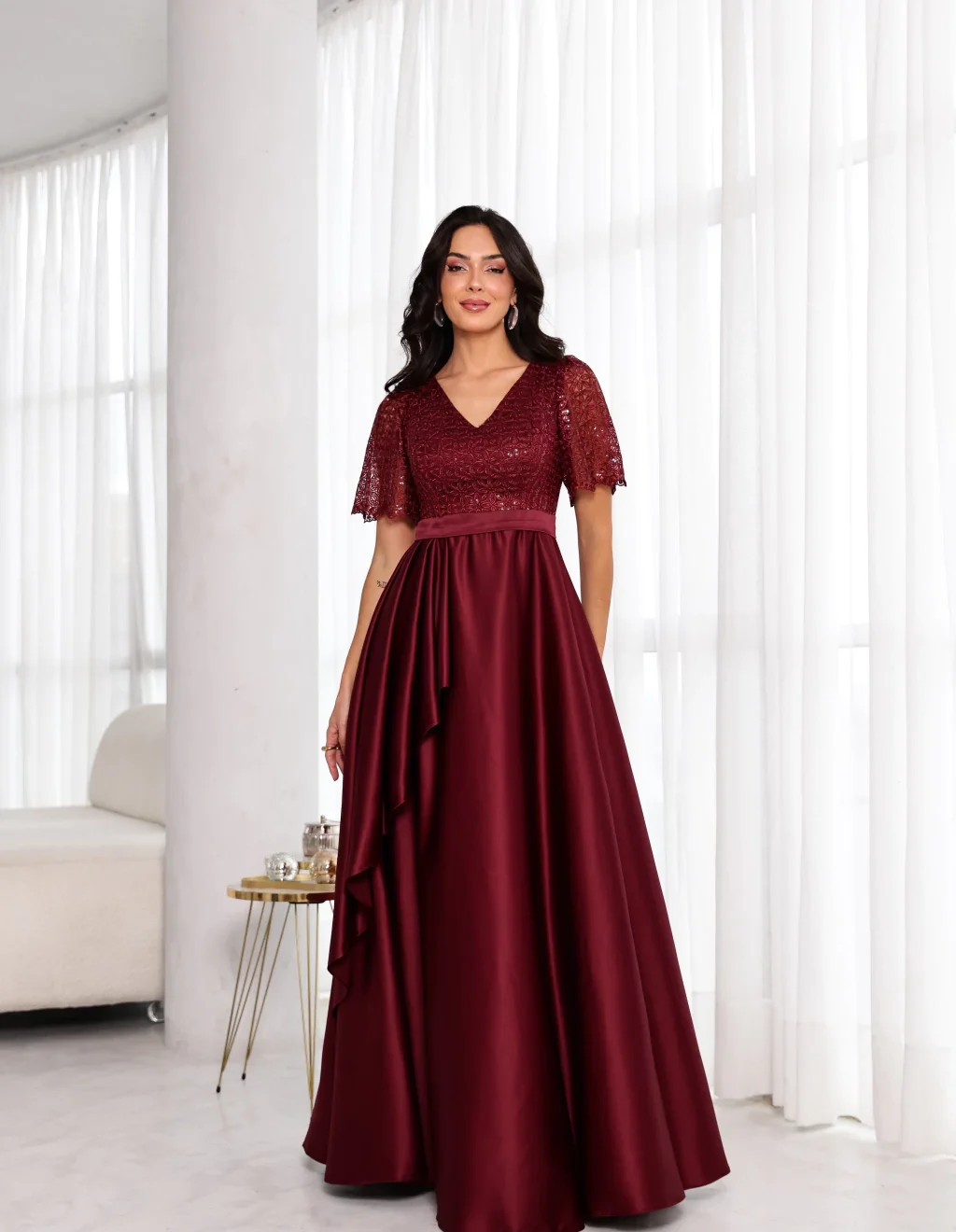 Vestido Clássico em Crepe Satin Marsala de Festa